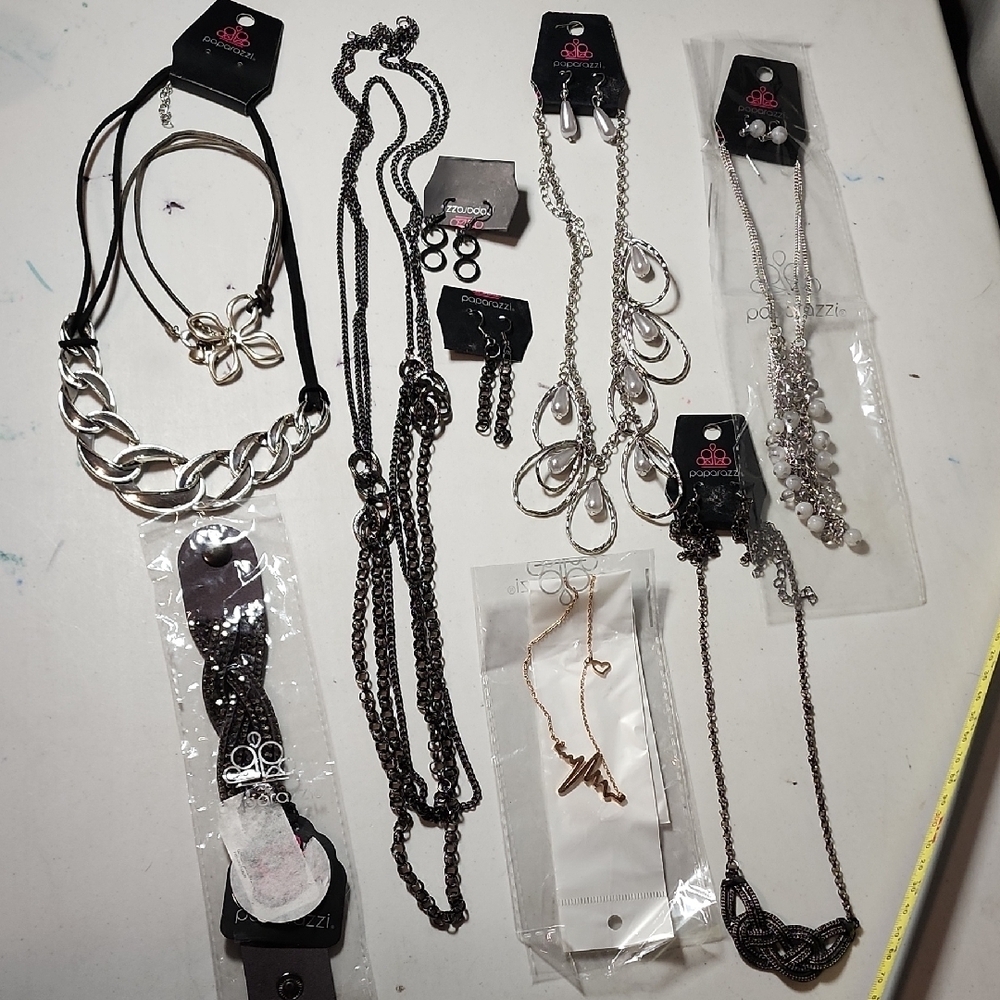 LOT-.NWT Silver and Black Necklace And Earrings Collection- Reseller